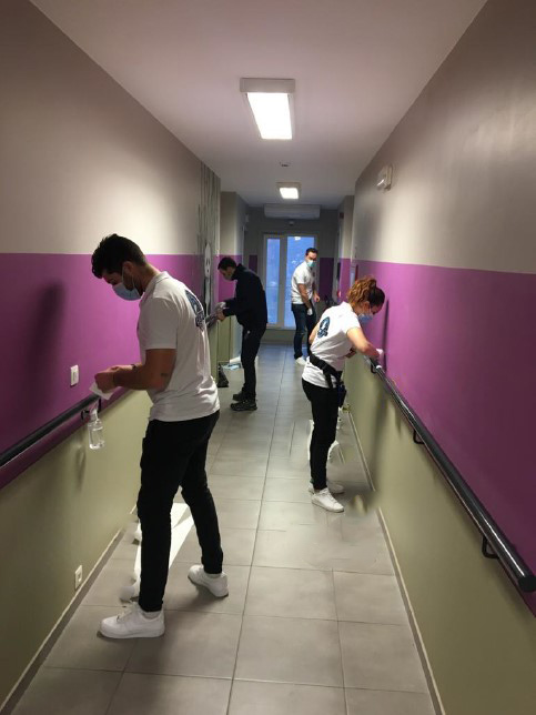 🦠🤚 Protégez les mains courantes dans vos EHPAD contre les risques de contamination manu-portée ! 🦠🤚

#Anticoronavirus #AntiCOVID19 #AntiSARSCOV2 #COVID19 #SARSCOV2 #FilmAntimicrobien #EHPAD #MaladieVirale #Grippe #GastroEntérite #Rhume #Lyon #HygièneMain #CleanZoneProtect