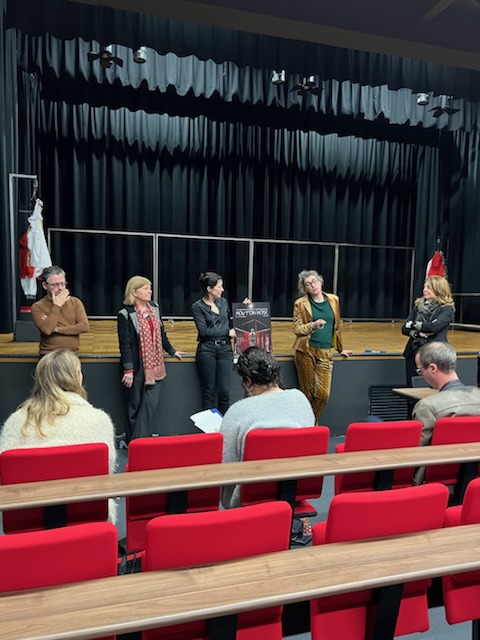 veromaillet's tweet photo. La pièce "le mouton noir"jouée par la Co.Langue d'oiseau au lycée Ste Marie de @choletagglo a été l'occasion de réaffirmer l'engagement fort du @Maine_et_Loire et de sa Pdte @FlorenceDabin de poursuivre une politique de lutte contre le #harcèlementscolaire au côté des collégiens https://t.co/zU6bWtSNsV