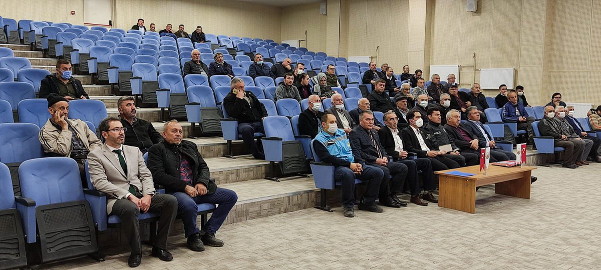 Kutahya_Tarimkr's tweet photo. Bölge Birliğimize bağlı 914 Sayılı Domaniç, 119 sayılı Bozüyük ve 263 sayılı Tavşanlı Tarım Kredi Kooperatiflerinde “Yağlık Ayçiçeği Yetiştiriciliği” çiftçi bilgilendirme toplantıları düzenlendi. https://t.co/NXzQjIO7Tc