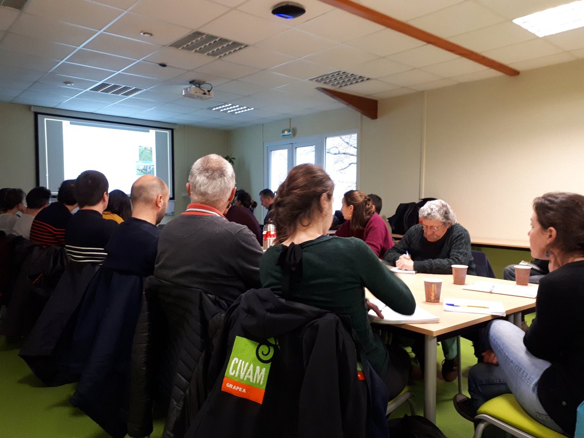 INRAE_Poitiers's tweet photo. L'#agroecologie en pratique : rencontre scientifiques/agriculteurs-trices sur notre site de Lusignan autour de systèmes fourragers adaptés au #changementclimatique, dans le cadre de l'accord cadre signé par @ReseauCivam et @INRAE_France. 
#Patuchev @Rexcap_NA
#Oasys
#SOERE_ACBB https://t.co/Uhx4UmLbqj
