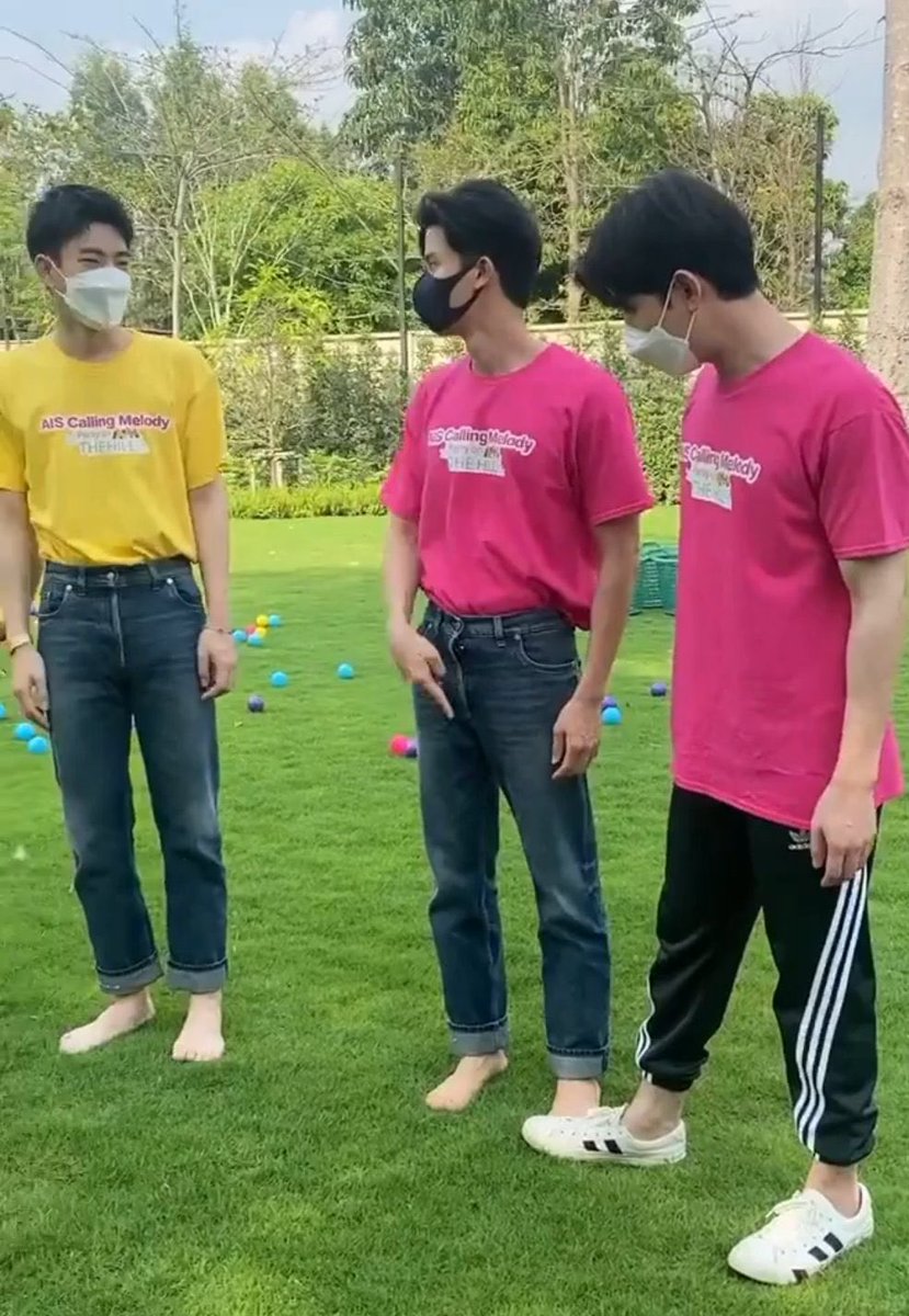 aka_mooon's tweet photo. あとこのPRADAのパンツはTayさんもお揃いだよね😊💚💙
OffGunTayでお揃い💚💙

#OffGunxGrab
#ออฟกัน https://t.co/Z8bmI3YVmR