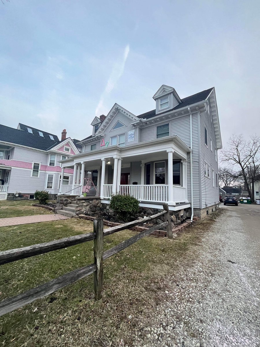 Did we drive all the way to Michigan for #GreekWeek ? Yes, we did. We also met some of our American sisters! Thank you for having us stop by 💗💚