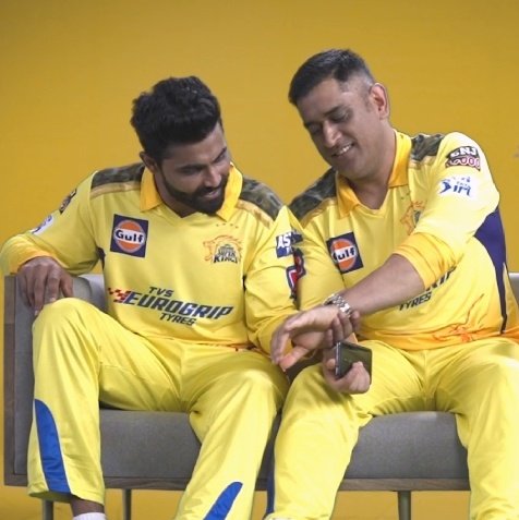 DhoniArmyTN's tweet photo. 7 x 8 💛 @MSDhoni - @imjadeja !! https://t.co/SKwly9LQTS