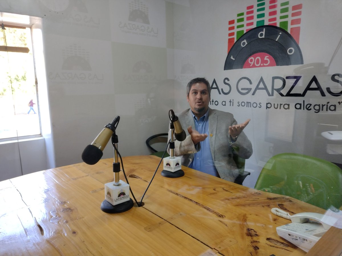 SecreducMaule's tweet photo. En #RadioLasGarzas de Hualañé conversamos con toda la provincia de Curicó y entregamos un saludo afectuoso de parte del ministro Ávila y el #presidente Boric a las comunidades educativas y casi 40 mil estudiantes en el #DíadelaEducaciónRural https://t.co/KS1HTJXtPG