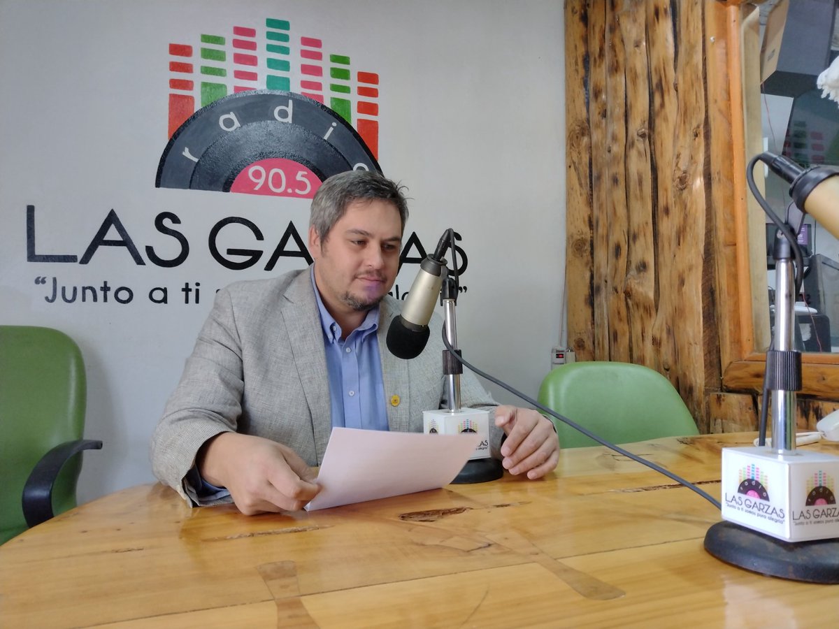 SecreducMaule's tweet photo. En #RadioLasGarzas de Hualañé conversamos con toda la provincia de Curicó y entregamos un saludo afectuoso de parte del ministro Ávila y el #presidente Boric a las comunidades educativas y casi 40 mil estudiantes en el #DíadelaEducaciónRural https://t.co/KS1HTJXtPG