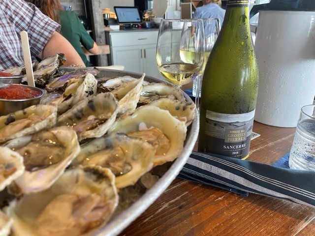 isgsommelier's tweet photo. Elevate your #hospitality career by becoming an ISG Certified #Sommelier! Our multi-step program gradually builds your knowledge of #wine science and industry, to endow you with a deep comprehension from a broad spectrum of perspectives. https://t.co/iWyDE9lg9f #bartender #server https://t.co/fTQaLpj8Cy