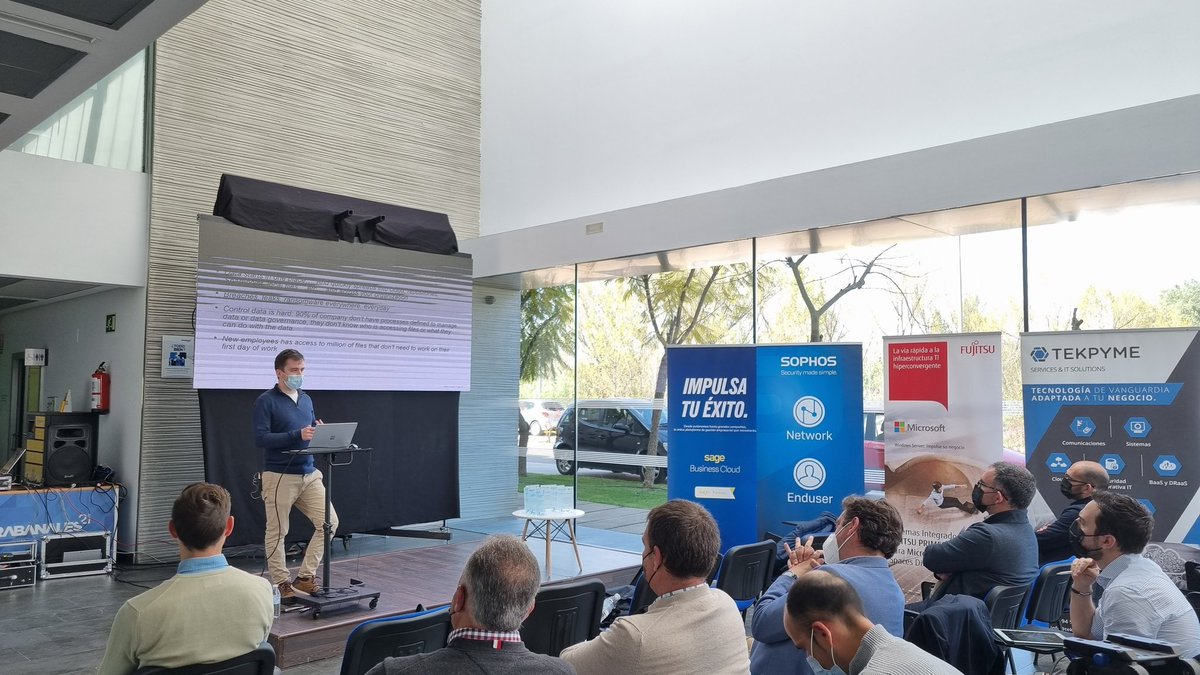 Tekpyme's tweet photo. Pasamos a la siguiente charla de #arexdata dando una charla de la gestión del dato en múltiples entornos #TekpymeDay2022 https://t.co/ObJhwWXSmC