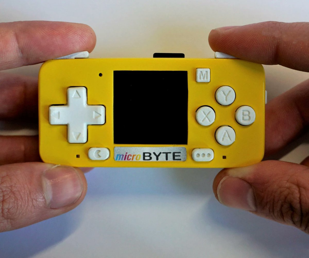 programarfacilc's tweet image. Aquí puedes sentir la nostalgia de tus videojuegos favoritos en un #MicroByte.

Se trata de una retro consola capaz de mover juegos de #GameBoy #NES #SEGA. 

El dispositivo es operado por un #ESP32 #Wrover , #display #IPS y una batería de 6 hs de duración

instructables.com/MicroByte-DIY-…