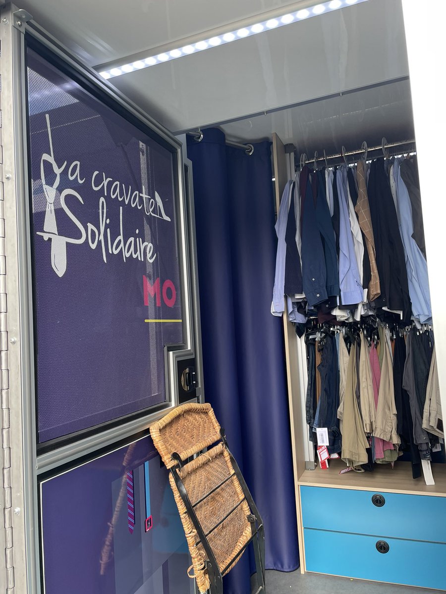 Remyjourdain's tweet photo. Un joli coup de pouce pour plusieurs demandeurs d’emploi en ce jeudi @avecpoleemploi #lensgare! Présence de La Cravate Solidaire! Pour gagner confiance en soi et optimiser ses chances de retour à l’emploi en valorisant son image! @VLecreux @DubMaxi https://t.co/PreDYSxpZw