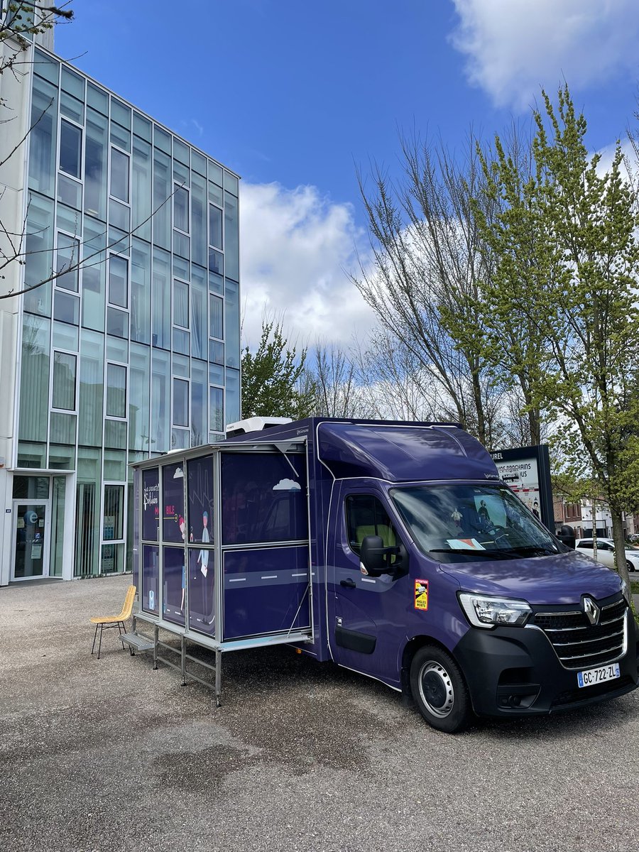 Remyjourdain's tweet photo. Un joli coup de pouce pour plusieurs demandeurs d’emploi en ce jeudi @avecpoleemploi #lensgare! Présence de La Cravate Solidaire! Pour gagner confiance en soi et optimiser ses chances de retour à l’emploi en valorisant son image! @VLecreux @DubMaxi https://t.co/PreDYSxpZw