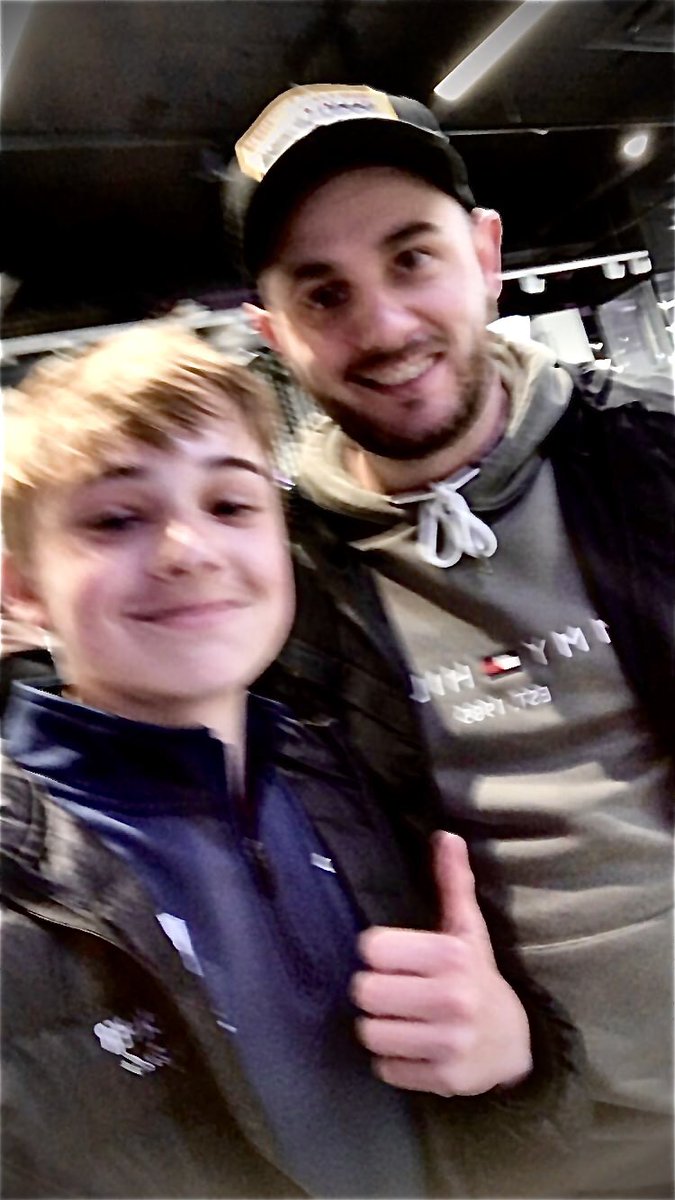 Bangers10's tweet photo. @rockstar_13_  @JonnyClay9 - thanks for taking time out from shopping in leeds today - you have made a 14 year old very very happy - he is a big fan.. @arthurwelpo https://t.co/JAwh5yGXPa
