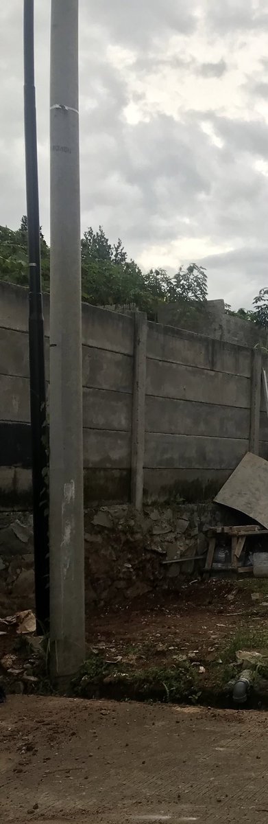 febrysd's tweet photo. @FirstMediaCares pemasangan tiang di rumah saya terlalu masuk ke tanah saya. Ini tanpa sepengetahuan saya sebagai pemilik tanah. Mohon ditindak ya karena mengganggu https://t.co/X1IFfP9cQS