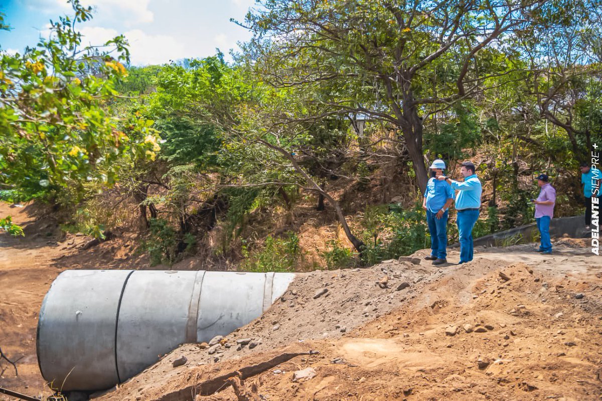 +Fotos📷| El Secretario General de la <a href="/alcaldia_mga/">Alcaldía de Managua</a>, Cro. Fidel Moreno, realizó visita para dar seguimiento a los avances d construcción del nuevo y moderno sistema d drenaje pluvial, en la Comarca Cruz del Paraíso, Distrito I de la capital. ✊🇳🇮🔴⚫

#VeranoAmorAlegria 
#7Abril