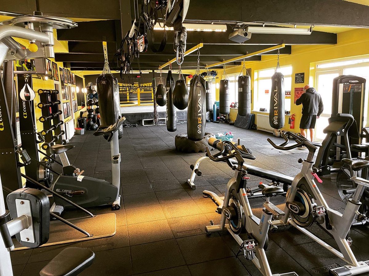 crueljohno's tweet photo. Great catching up with Franny for a spot of lunch at The Fighting Scots Gym. An absolute blast from the past - last time I was here @MarcyKerr &amp; David Brophy were sparring https://t.co/m07VlN6Q3u