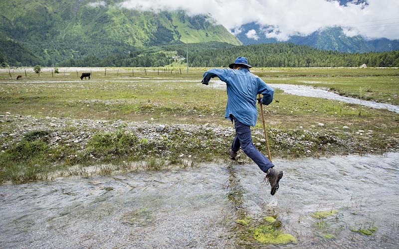 SadhguruJV's tweet photo. It is not enough to just live. It is important that you live strong. #SadhguruQuotes https://t.co/bRX0xArab7