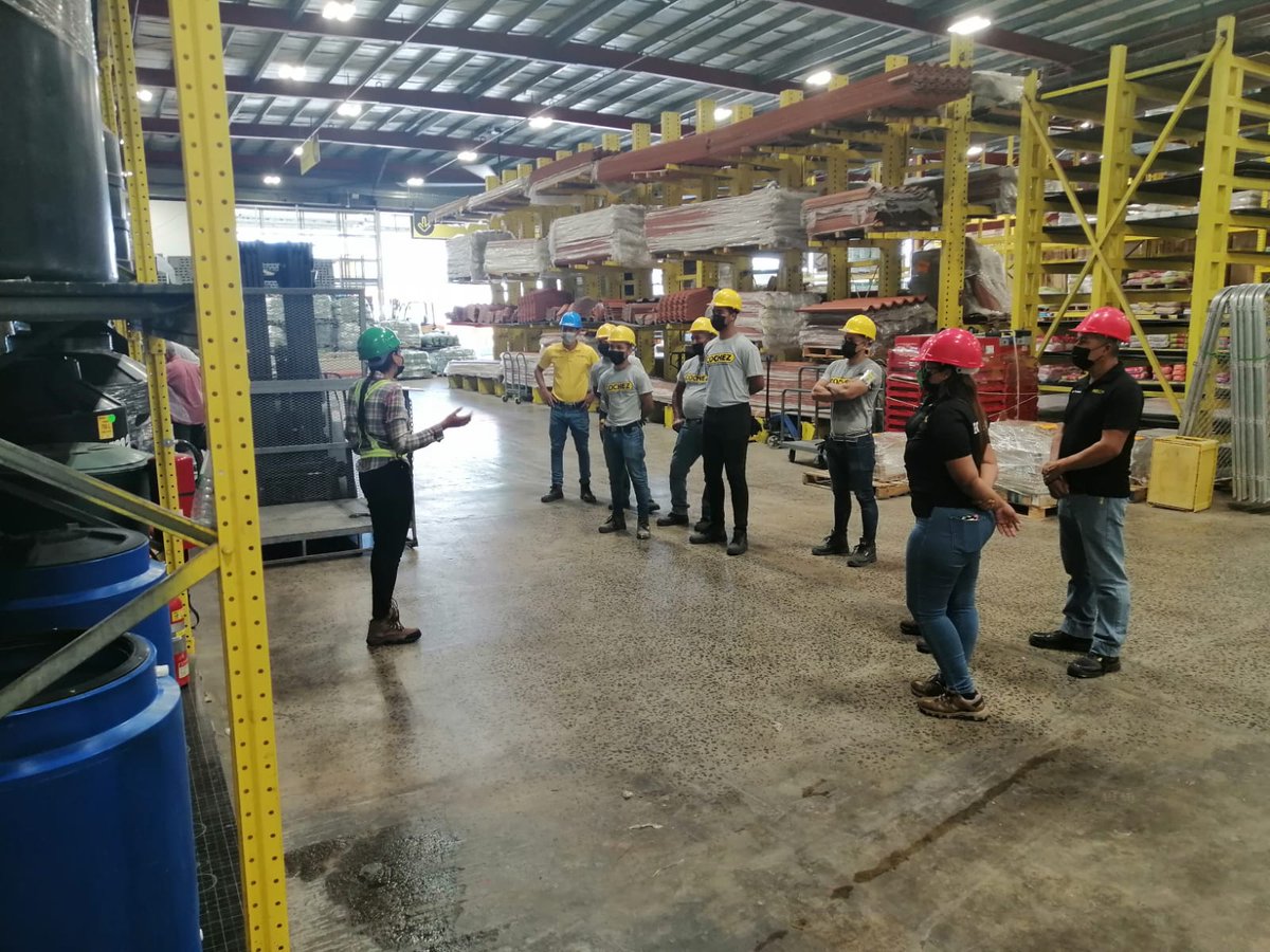 USMApanama's tweet photo. Participantes del Centro de Capacitación y Certificación Técnica y Profesional de la USMA, realizan pasantía profesional como parte de su formación del Curso Laboral en Inspector de Seguridad e Higiene Laboral, reciben capacitación en el uso de extintores en la empresa.
#CCCTP https://t.co/YXNXGkMEYK