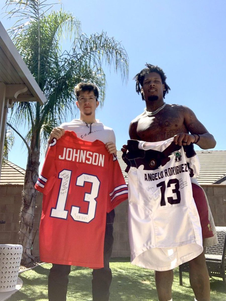 StevieJohnson13's tweet image. Took @AnthonyHoma2 to every competitive session in California. 

Every session started with crickets and weird looks but ended with respect from every last one. #HandleBizHaveFunClub