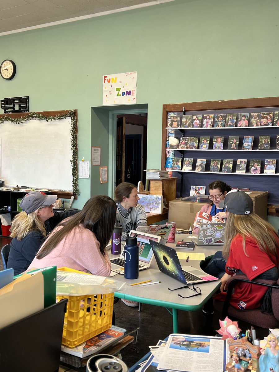 Graphic novel unit collaboration in action! ⁦Thank you @medfieldk8PTO ⁦<a href="/MarinasLibrary/">Marina Sweeney</a>⁩ ⁦<a href="/kierstenand4/">Kiersten Cole</a>⁩ ⁦@rosserica_5⁩ ⁦<a href="/JameeCallahan/">JameeCallahan</a>⁩ <a href="/cals318/">Christy Callahan</a> #beproudbedale #medfieldps