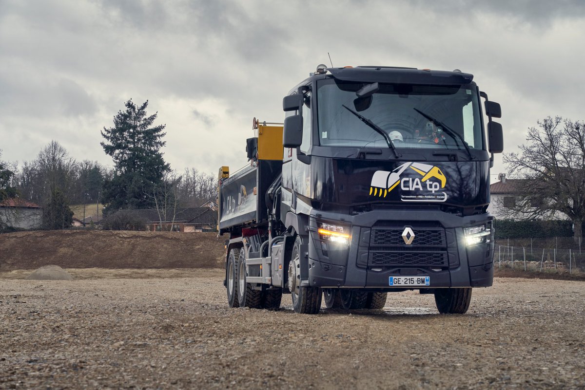 Veiligheid voor de chauffeurs en de andere weggebruikers staat centraal bij de verdere ontwikkeling van onze heavy-duty serie. De Renault Trucks C EVO heeft standaard LED-koplampen. Ga voor meer informatie over onze verschillende modellen naar: renault-trucks.nl.