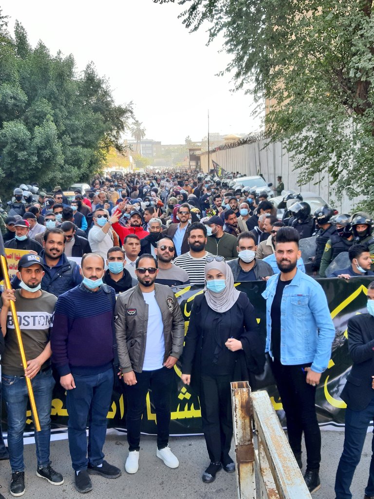 كلكم راع وكلكم مسؤول عن رعيته ، من يتولى المسؤولية عليه التفكير بالجميع لأنه مسؤول عن المطالبة بحقوقهم دون تمييز وبنظرة عامة شمولية مبتعدة عن الانانية الضيقة لان الجميع اصحاب حق و مظلومية.... فالمسؤولية تكليف و ليس تشريف ..
#الشعب_يطالب_باقرار_الموازنه