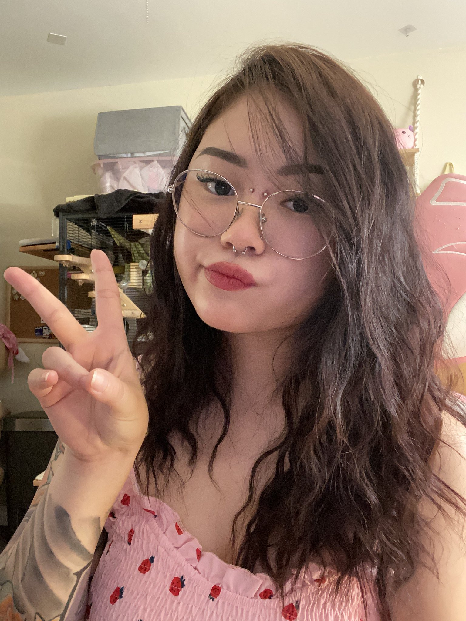 TW Pornstars Ur2dwaifu 🐁 5 OF ♡. Twitter. IM LIVE. 7 04 PM 7 Apr 2022