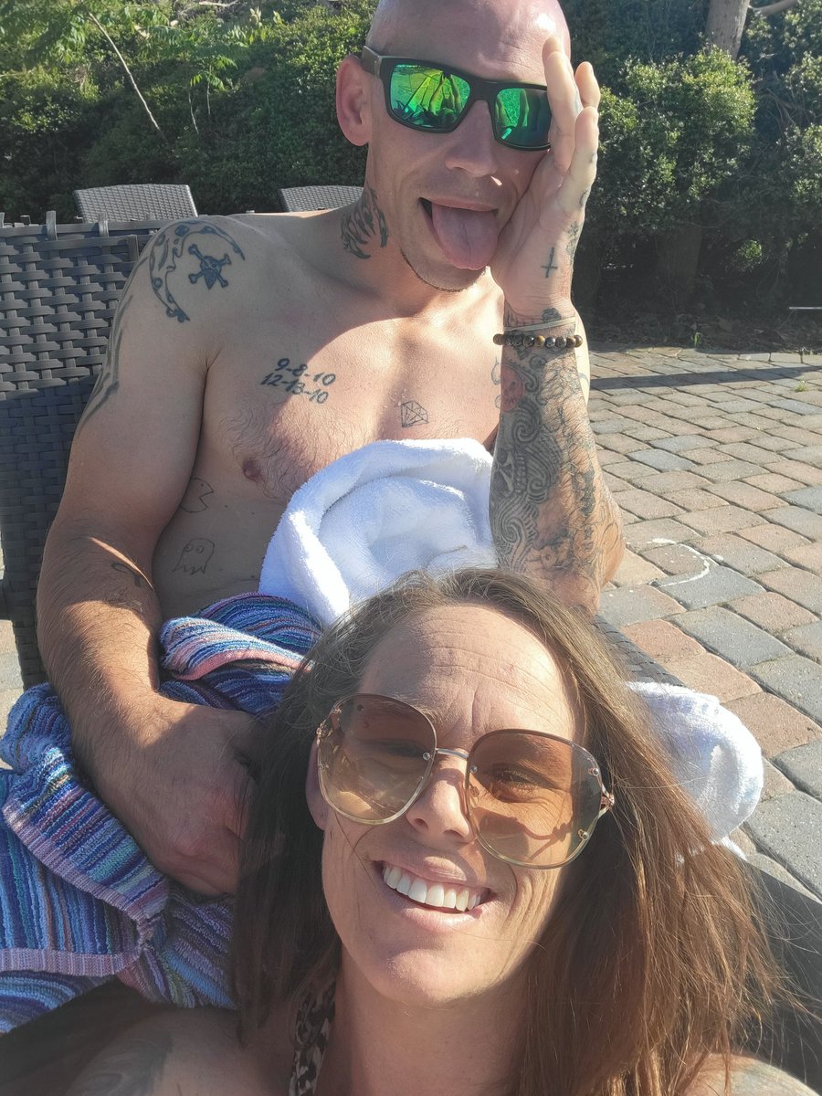 FanOnly2022's tweet photo. @editMunster OK. I won't contact you in anyway. Much love. Xoxo I'm sorry that I am giving up on you. https://t.co/aJJMI0TEAu