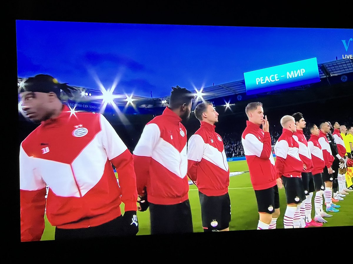 Heerlijk hoe #Eindhoven en <a href="/PSV/">PSV</a> de Eindhoven Vibes doorvoeren. Tot in de trainingsjasjes. #Brainport