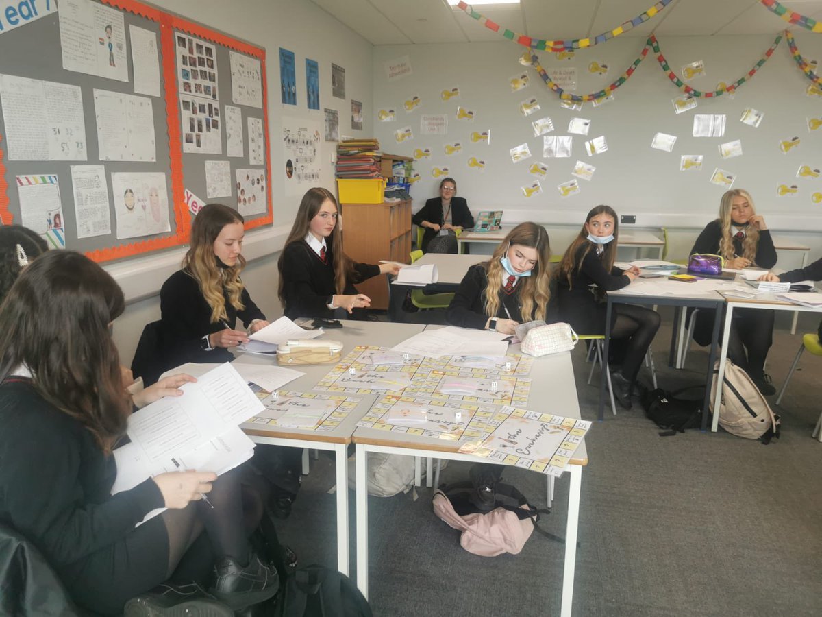 YCB_RS's tweet image. Mrs. Sotero’s class became the teachers today👩🏻‍🏫🍎 #rolereversal #studentbecomesteacher