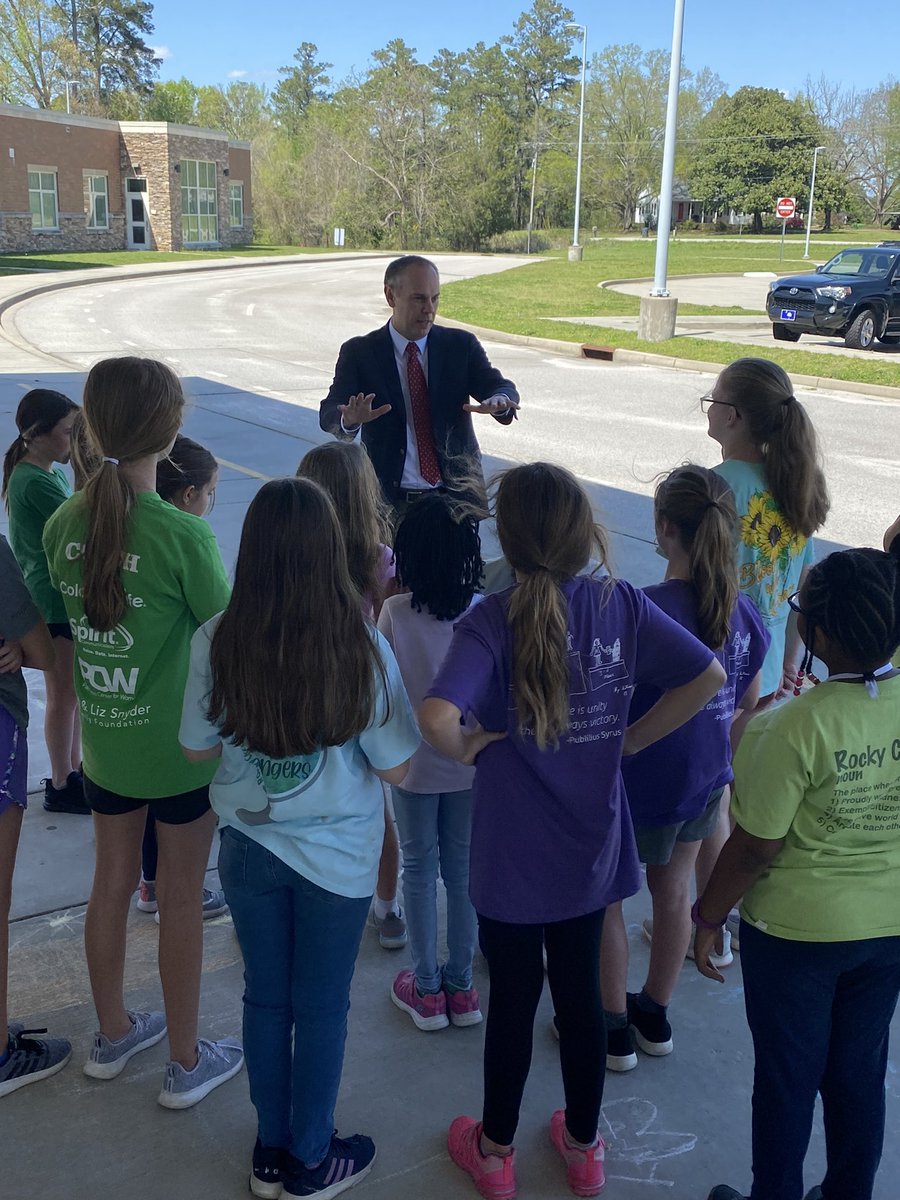 “You don’t win the race on the first mile. Pace yourself!”<a href="/RCESLex1/">Rocky Creek Elem.</a> #GOTR being inspired by @GLittle_Lex1 <a href="/LexingtonOne/">Lexington County School District One</a>