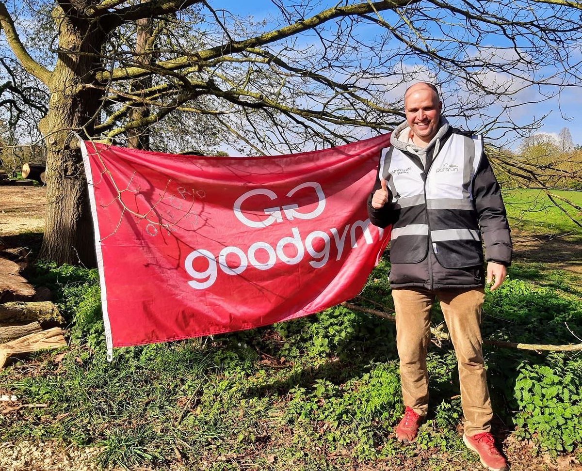 Photo dump of our last few days.
📸Weeding the walls at Iffley Glebe for <a href="/OxfordPresTrust/">Oxford Preservation Trust</a> 
📸GoodGym volunteers flying the flag at Uni Parks parkrun and <a href="/FlorenceParkjpr/">Florence Park junior parkrun</a> at the weekend
Not pictured - packing food parcels at Oxford Mutual Aid food bank.

#DoGoodGetFit #Community