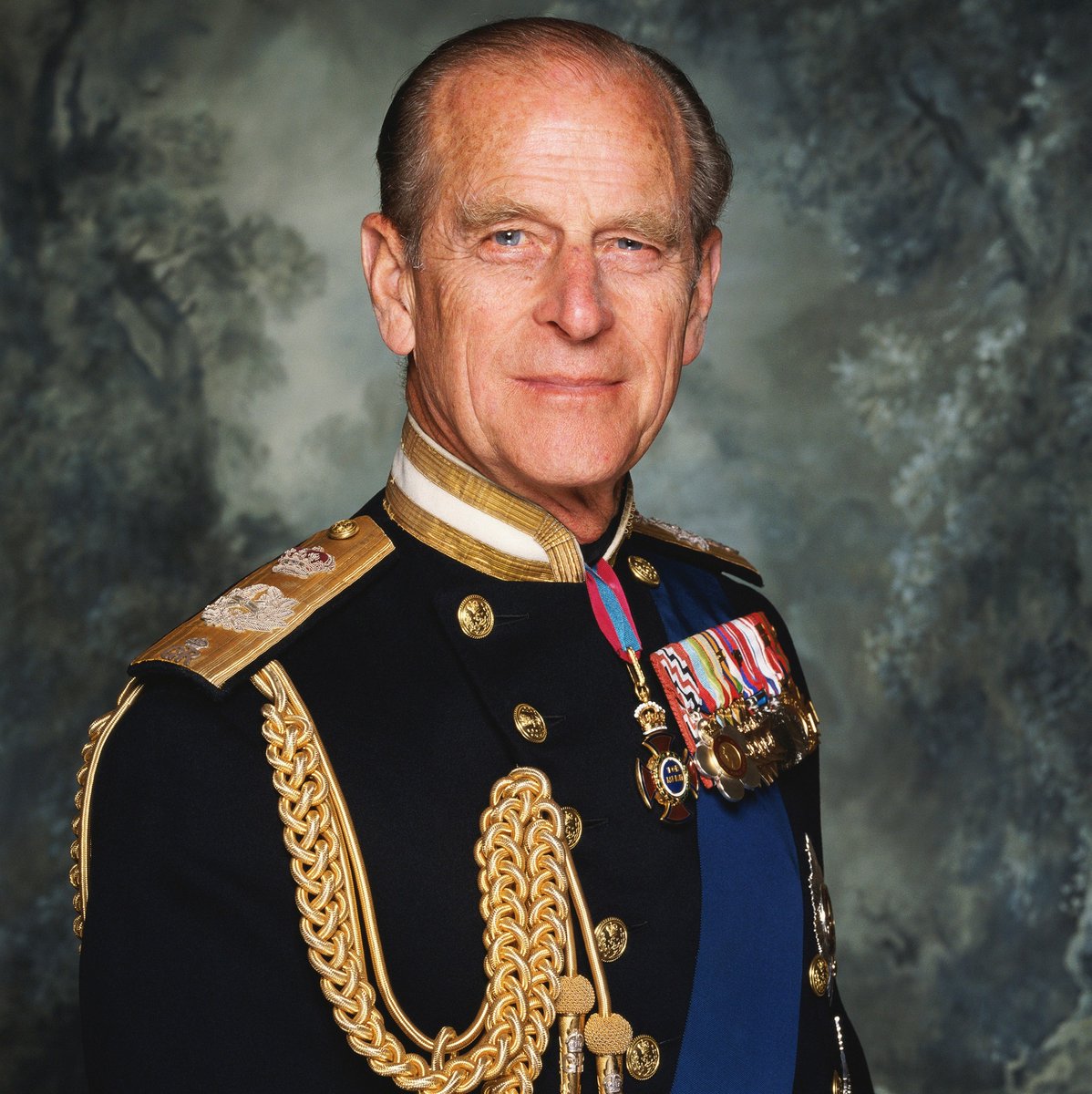 ZDF's tweet photo. Am 9. April 2021 starb #PrinzPhilip auf Schloss Windsor. Für eine ganz persönliche Dokumentation sprechen erstmals Mitglieder der englischen Königsfamilie über ihren Vater und Großvater.
#ZDFhistory
https://t.co/c4pDZPy7Zj https://t.co/h3sPSij1j6