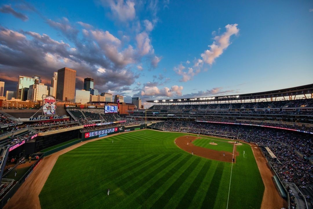 Welcome back baseball fans! Make a night out of opening day and book your stay with us! Enjoy complimentary parking, full service bar &amp; restaurant plus walking distance to Target Field!
