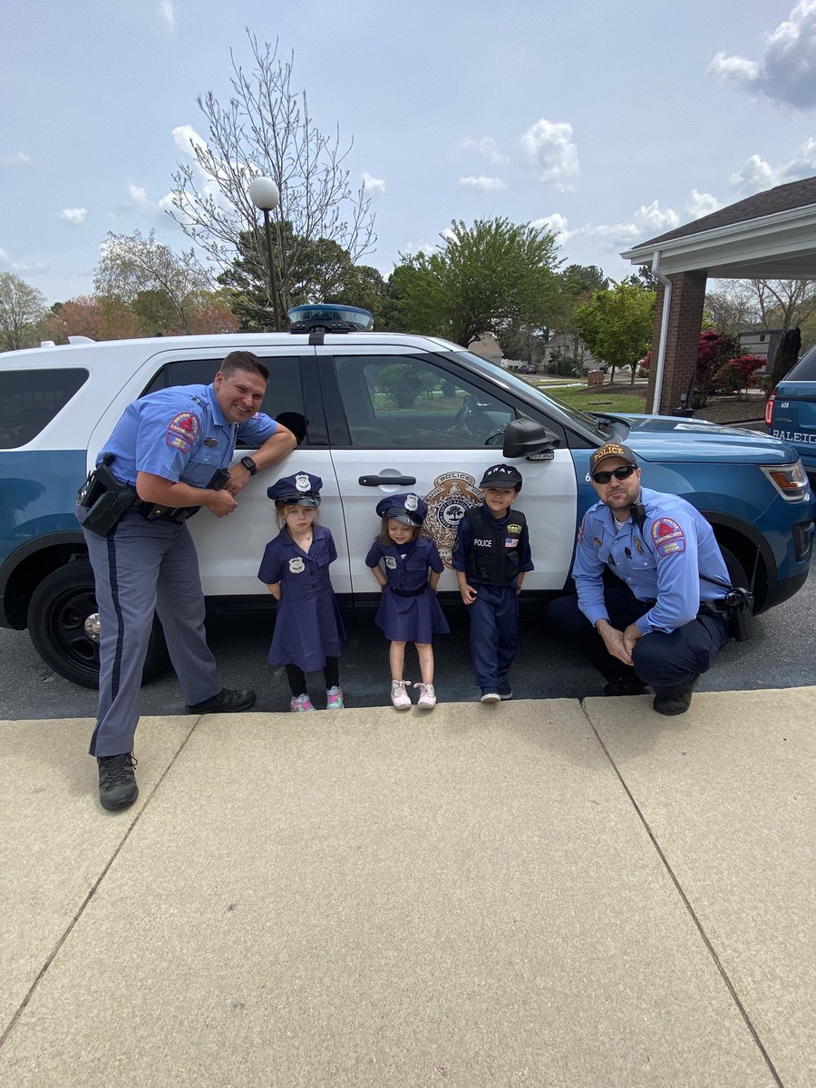 How cute is this??? #whenigrowup #buddieswithbadges #policeatplay @raleighpolice