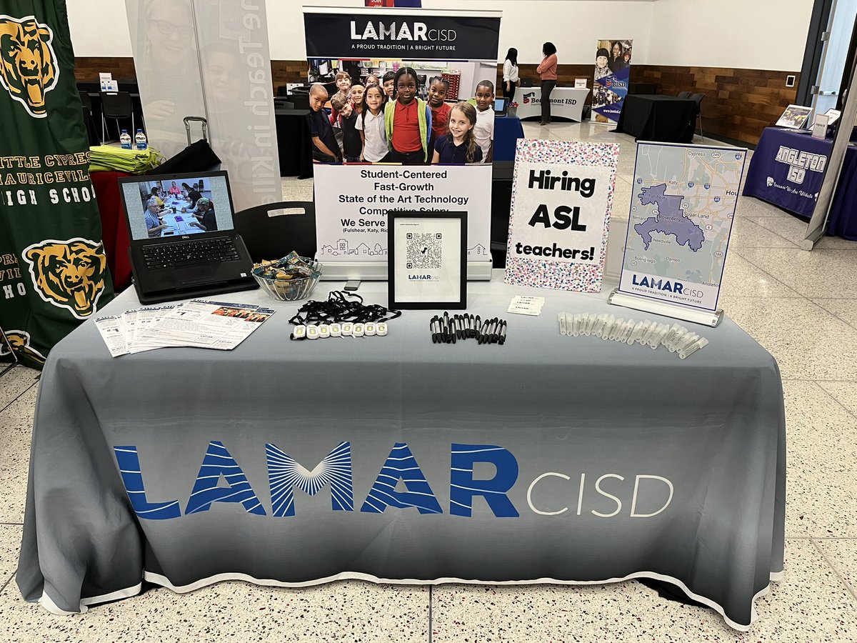 Elisabeth13's tweet photo. Recruiting ASL teachers @LamarUniversity today! #langchat https://t.co/0gQJKNvfA9