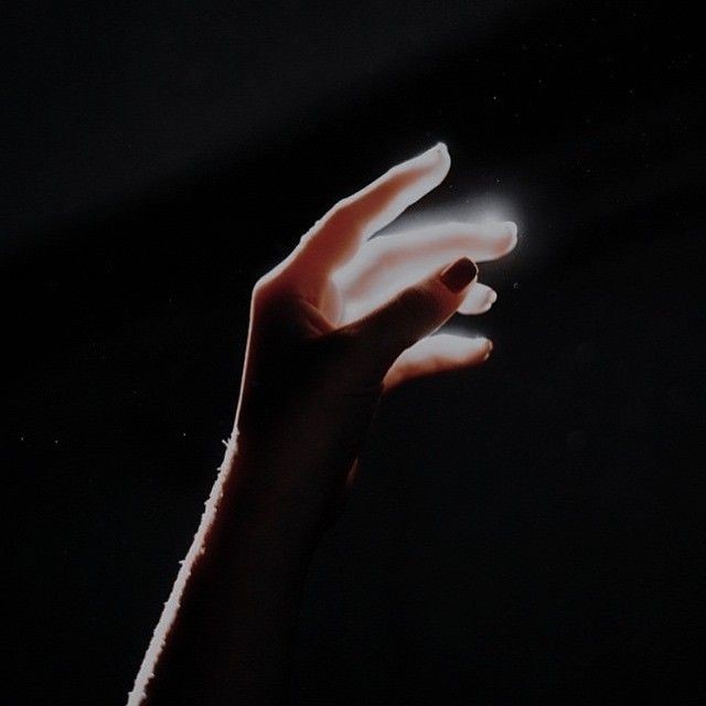 ⠀ 
          ɪ'ᴍ ᴛʜᴇ ꜱᴜɴ ꜱᴜᴍᴍᴏɴᴇʀ.
  ɪᴛ ɢᴇᴛꜱ ᴅᴀʀᴋ ᴡʜᴇɴ ɪ ꜱᴀʏ ɪᴛ ᴅᴏᴇꜱ.

::  𝐀𝐋𝐈𝐍𝐀 𝐒𝐓𝐀𝐑𝐊𝐎𝐕 ;
daughter  of  keramzin,
of  ravka,  of  the  fold.
soldier, summoner, saint.
books canon.

                       ᴀ ꜰʟɪᴄᴋᴇʀ ᴏꜰ #flame.
     ⠀