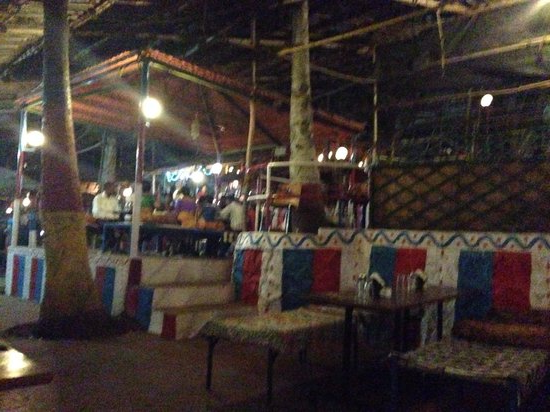 kadaluniverse's tweet photo. #mid_night
#highways
#Dhaba
place where tandoor roti perfectly cuddles chole and chicken https://t.co/WoFbFGOBmf