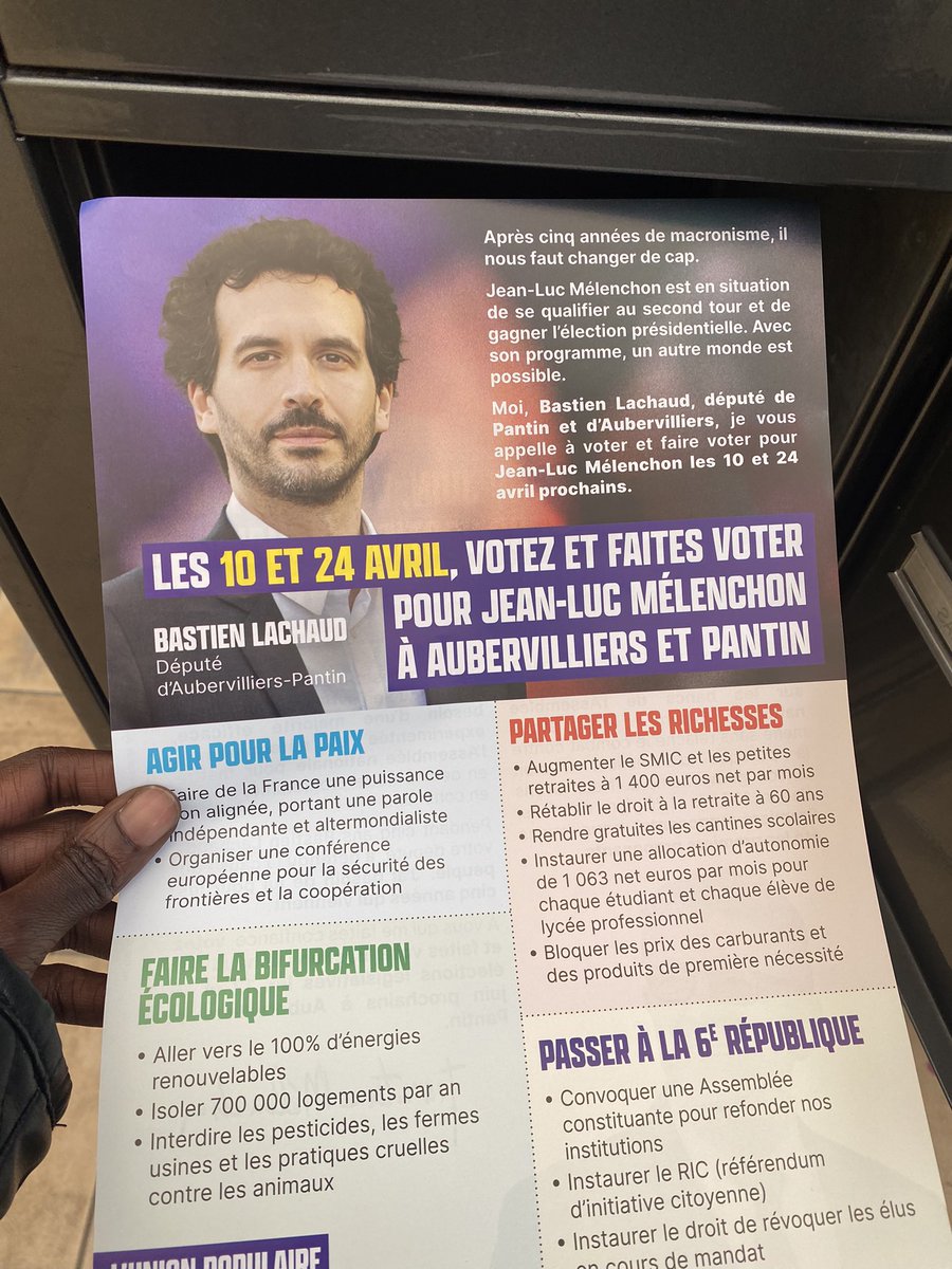 PantinInsoumise's tweet photo. Déterminés! Il faut tout donner jusque vendredi minuit pour placer @JLMelenchon au second tour. Le barrage contre l’extrême droite c’est nous! L’harmonie des êtres humains entre eux et avec la nature, c’est le projet de l’#UnionPopulaire ! #Melenchon2dTour #Melenchon2022 https://t.co/O8GuKe8Mbj