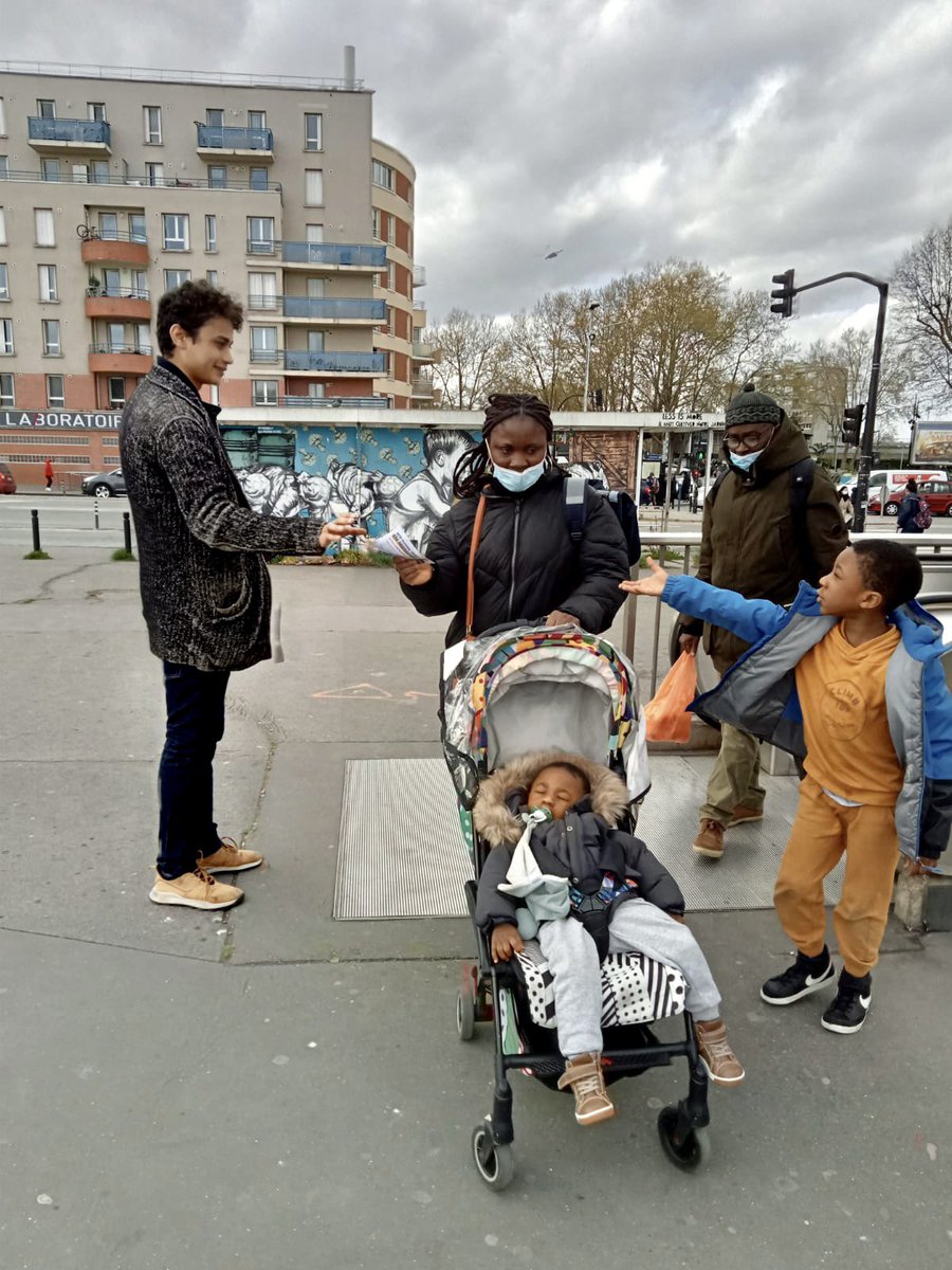 PantinInsoumise's tweet photo. Déterminés! Il faut tout donner jusque vendredi minuit pour placer @JLMelenchon au second tour. Le barrage contre l’extrême droite c’est nous! L’harmonie des êtres humains entre eux et avec la nature, c’est le projet de l’#UnionPopulaire ! #Melenchon2dTour #Melenchon2022 https://t.co/O8GuKe8Mbj