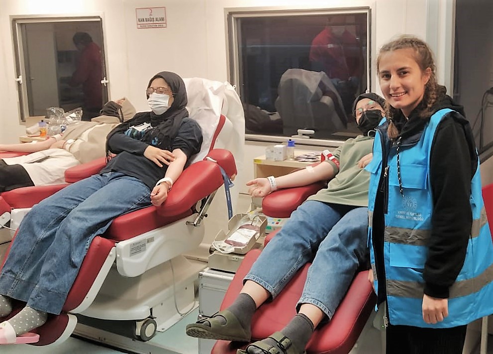 TrabzonKYGM's tweet photo. Gülbahar Hatun Yurdu öğrencilerimiz, Kızılayın kan bağışı kampanyasına destek oldu. https://t.co/QZv8xCKrtQ