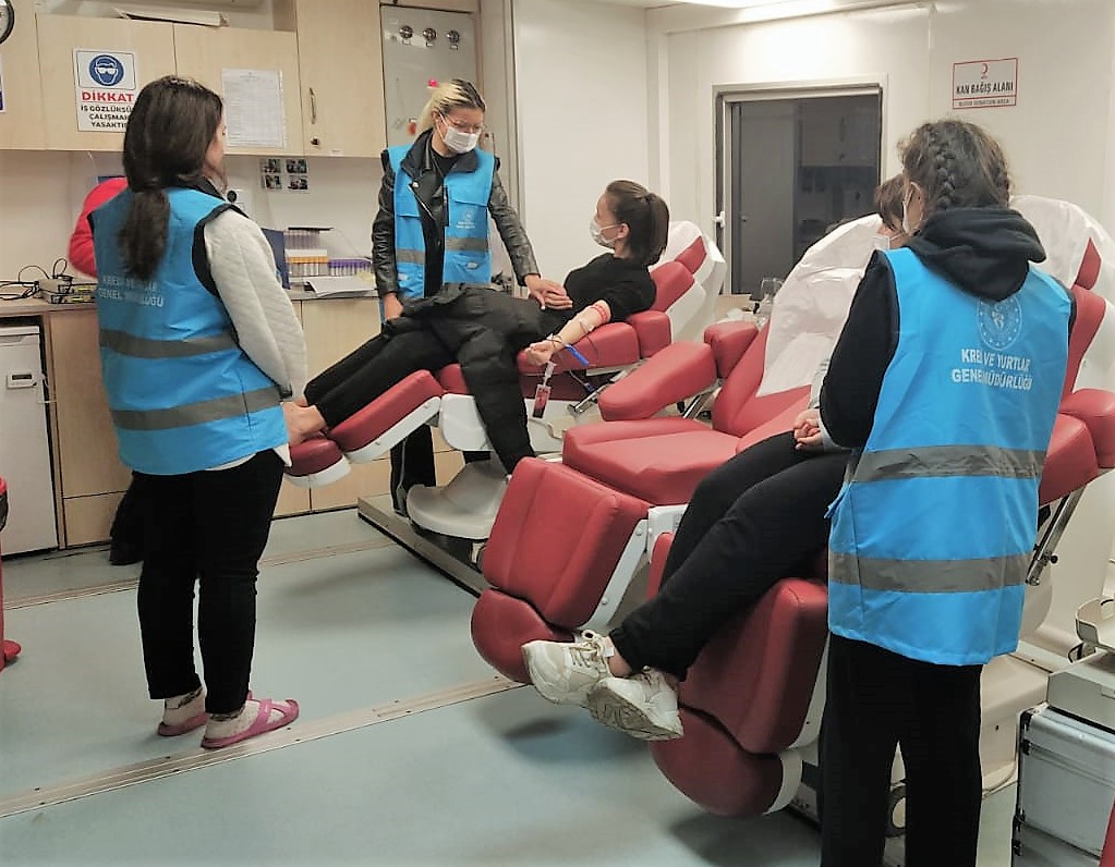 TrabzonKYGM's tweet photo. Gülbahar Hatun Yurdu öğrencilerimiz, Kızılayın kan bağışı kampanyasına destek oldu. https://t.co/QZv8xCKrtQ
