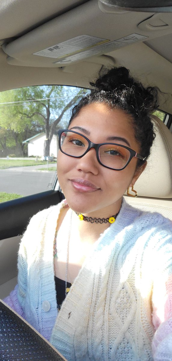 ElloEbby's tweet photo. Hope everyone is having a good Thursday:3 https://t.co/WgJsvMNzX8
