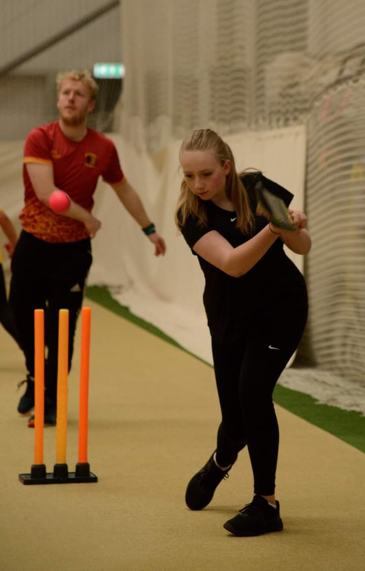 CoachBenUK1's tweet photo. Exciting experience for girls and women in the East and West Midlands. So far we've had loads of girls and women involved having fun learning and playing the game. Beginners or experienced players welcome. Get in contact if interested😁🏏🏃🏽‍♀️🏃🏾‍♀️🏃‍♀️🏃🏼‍♀️

Photo Credit - Emma Lent https://t.co/76vTp2U97Y