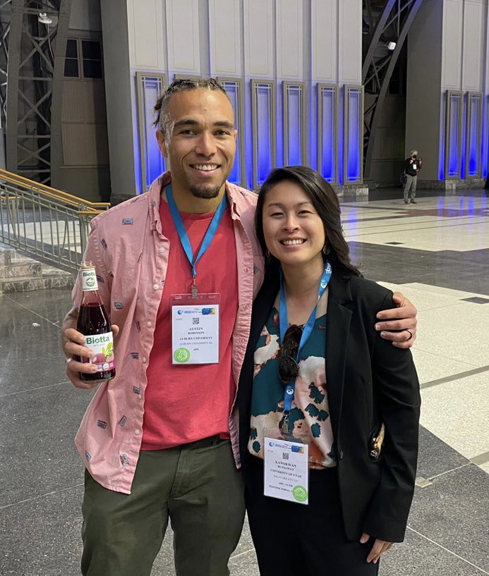 K_Bunsawat's tweet photo. We are beet-ing it since our time as predoc minions at @UICAHS. @AusRob_PhD #EB2022 #APSatEB #tbt https://t.co/iacuKXenCN