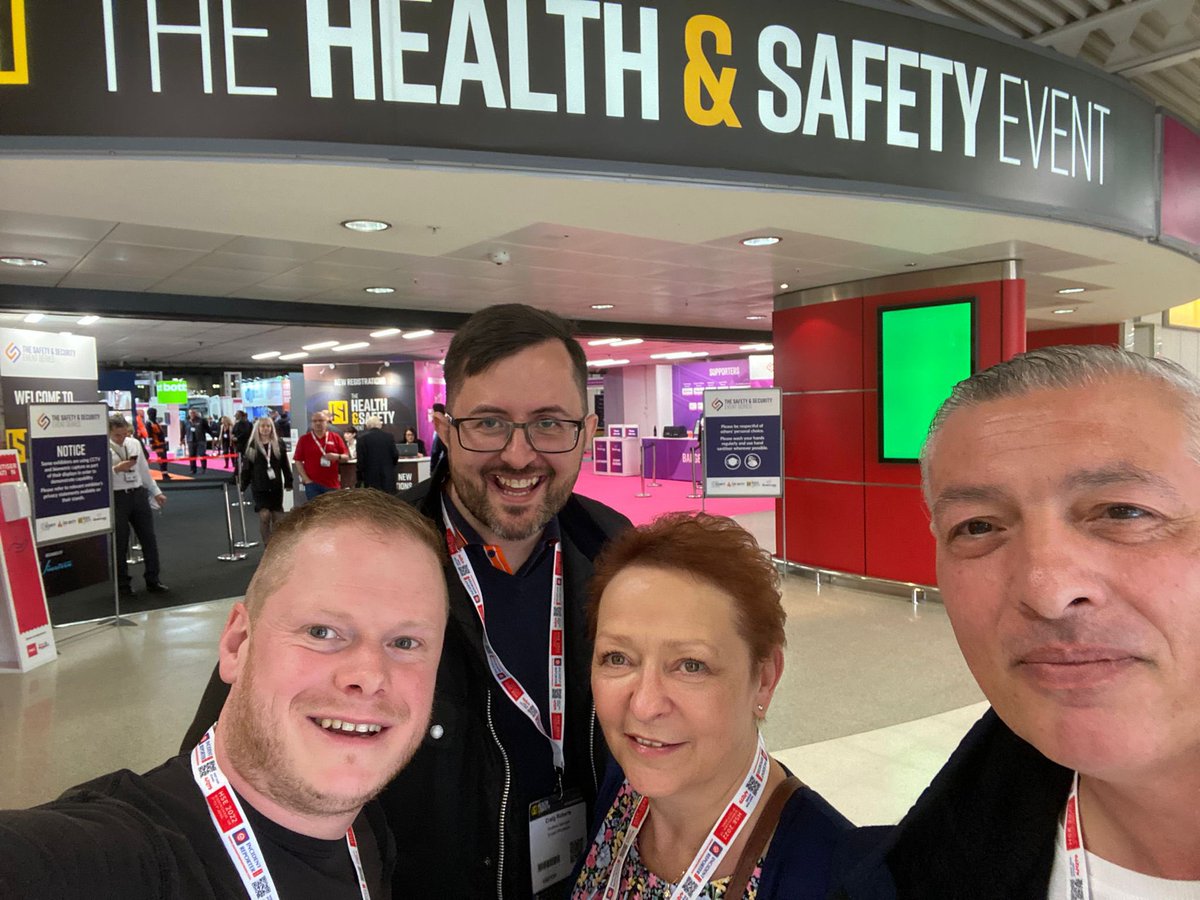 Craig_roberts18's tweet photo. Excellent day networking at Birmingham’s NEC today with Europa Worldwide Minworth and Corby teams - some great products on display - even got the facilities team trying out some of the kit #fse2022 #hse2022 #PPE #healthandsafety https://t.co/qISYR8KUiZ