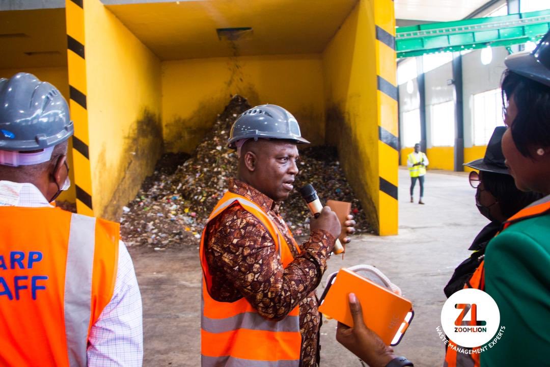 ZoomlionLtd's tweet photo. Speaking to the press after her visitation, she assured the Jospong Group of Companies (JGC) of government support to grow higher and all private companies that will invest in sanitation. 

2/5 https://t.co/2hi67mSv1B