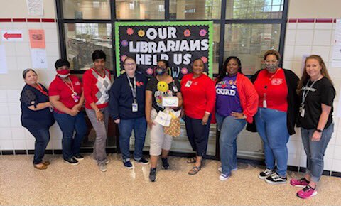 ATHSLibrary's tweet photo. I feel like @100_GrandBar for #NationalLibraryWeek. Thanks @ATaylorHS #cohortinfinity for the goodies and appreciation! I 💜 @tiffstreats @Alief_Libraries @AliefISD https://t.co/mBEEISyXWN