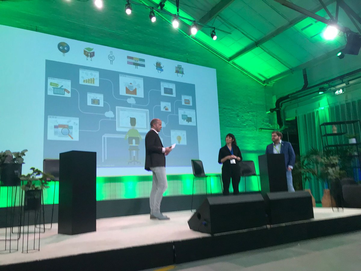 NolfGeraldine's tweet photo. Puur energie tanken, was het. Dankbaar publiek op het 15-jarig bestaan van @geonovum! Jullie enthousiasme over onze verwezenlijkingen #ogcapif, #informatiecatalogus, #datavindplaats, #solid en #datanutsbedrijf van @digi_vlaanderen is zo #loveable! https://t.co/laYPp66yN4