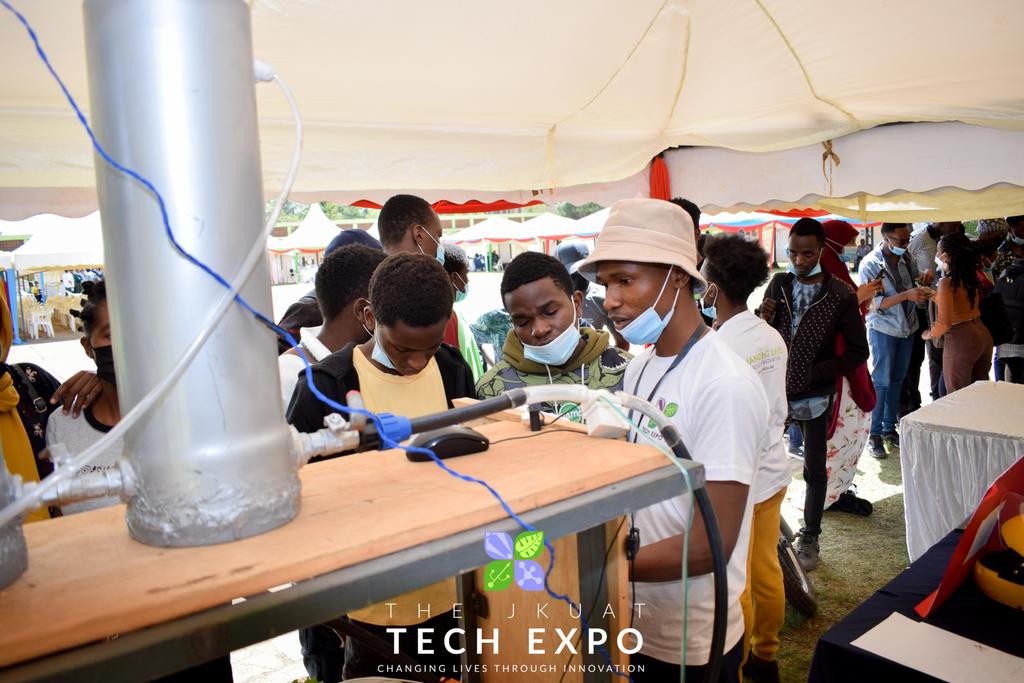 Tech_knowlegde's tweet photo. Reminiscing on late last year success... The project was a huge success.  
God's not done...He is cooking yet another project in us.
#linuxbasedprojects
#Aquaponics
#RaspberryPi https://t.co/tDBDT0S8G7