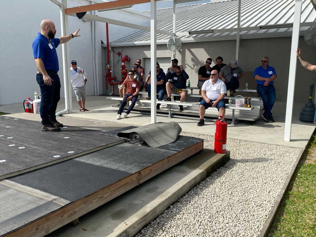 PolyglassUSA's tweet image. 🇨🇦 We had a blast with the Canadian team this week at #Polyschool!

Hands-on demonstrations focusing on the best practices of #Polyglass #selfadhered and #torch-applied #roof systems.

Learn more about our #training courses: polyglass.us/technical-reso… 

#roofing
