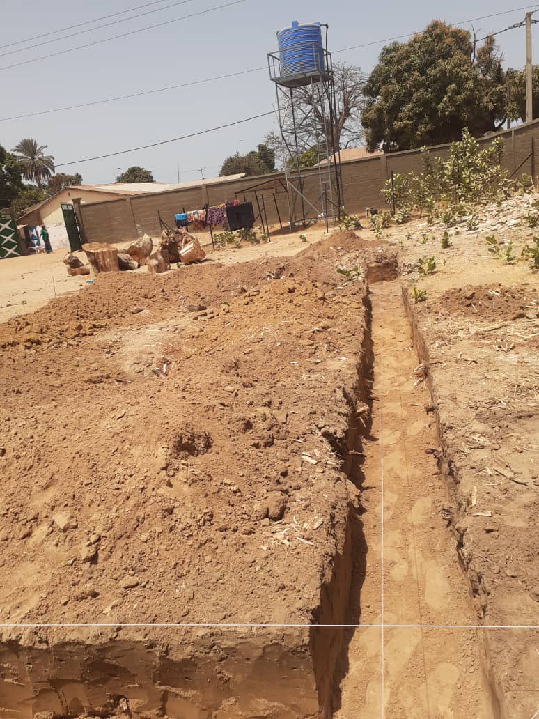 BrusubiRotary's tweet photo. Pleased to note that work has commenced @SukutaLBS #GG2121702. Work is being carried out by Future in Our Hands The Gambia #FIOHTG on behalf of @BrusubiRotary and @redbridgerotary https://t.co/dVP0y7niXR